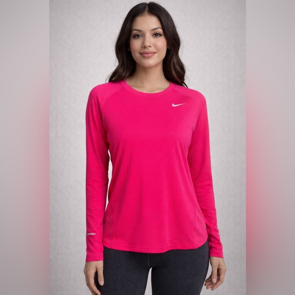 Nike Tops - Nike Women's Vibrant Pink Long Sleeve Tee